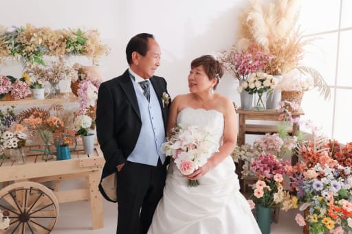 お花屋さんの前で！