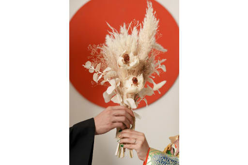 ブーケを持って