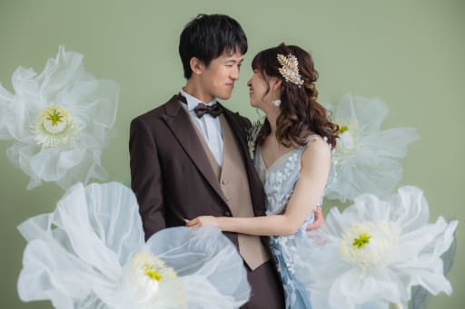 今度はお花に囲まれて