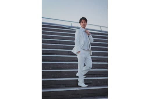 続いては階段を降りている新郎様のソロショット！ とてもクール＾＾