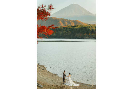 紅葉と富士と湖