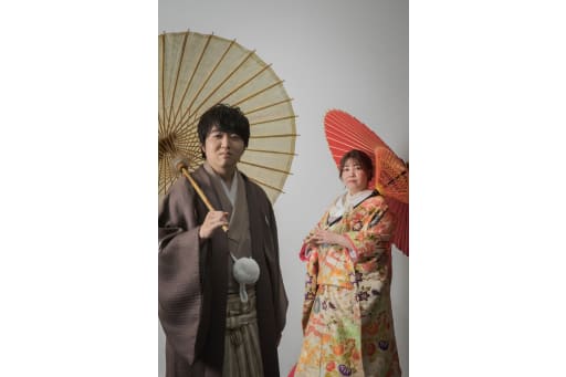 和傘を持ってかっこよく