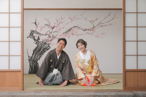 王道のお辞儀ショットも！