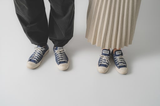 さらに注目すべきは、足元も実はお揃いというところ。