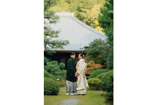 手を繋いだショットも