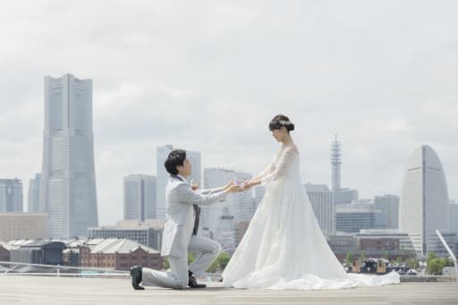 みなとみらいの景色に映えるプロポーズシーン