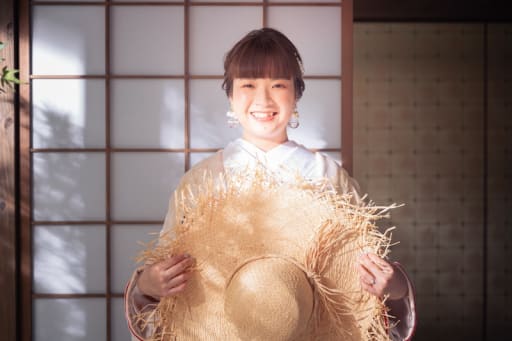 麦わら帽子と屋内庭園