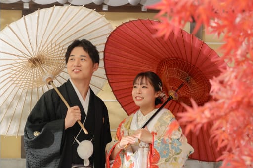 紅葉に囲まれて