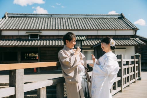 天気も味方につけたお二人は、笑顔がとってもお似合いです！