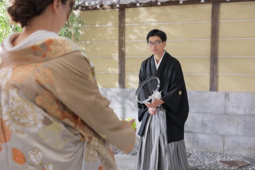 構えて！