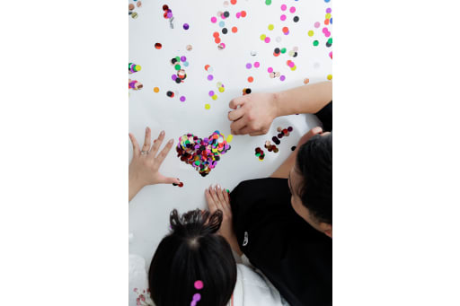 頭にも、床にも