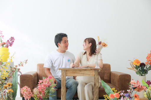 華やかに