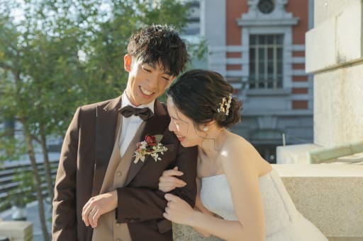 笑い合うお二人