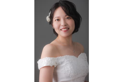 優しい光に照らされた新婦様