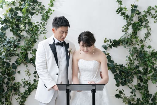 結婚証明書のシーンも