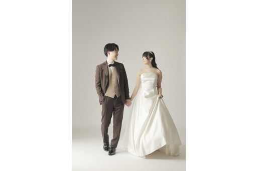 無地背景でも撮影させていただき、実際に歩いていただきました。