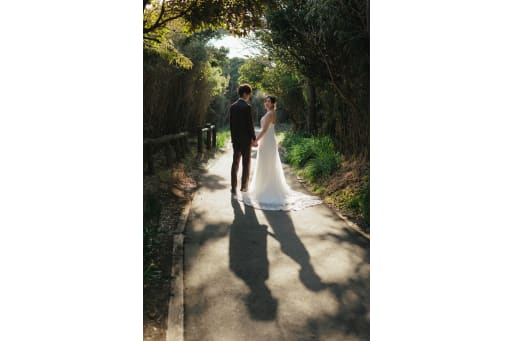 森のトンネルを抜けて