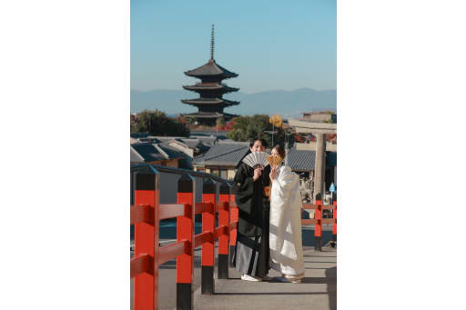 扇子で口元を隠して・・・♡