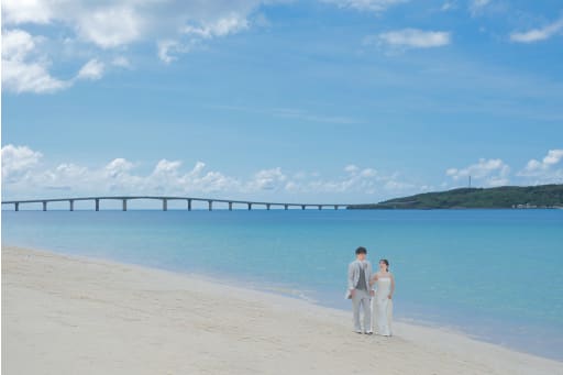 白い砂浜！ 青い海！ 青い空！