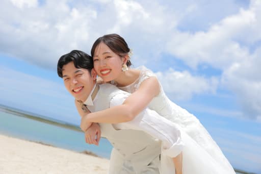 動きのあるおんぶのポージング