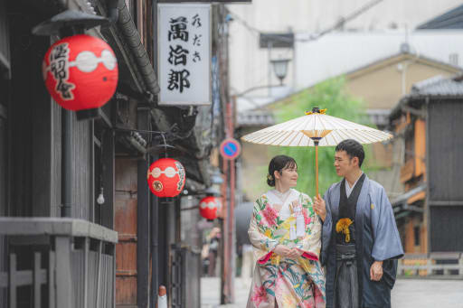 祇園の街並みを