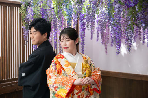 背中合わせ
