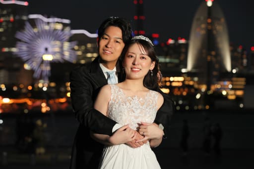 新郎様からバックハグ！