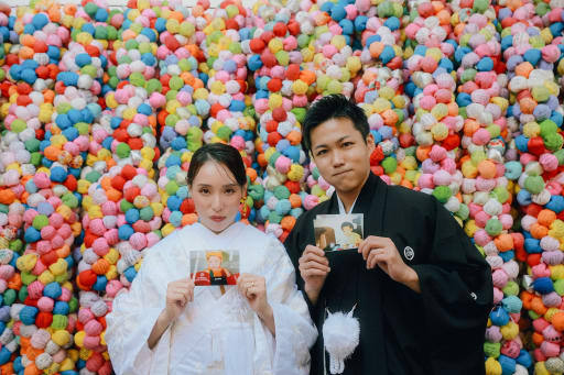 撮影の最後は、八坂庚申堂のさるぼぼの前でのショット。