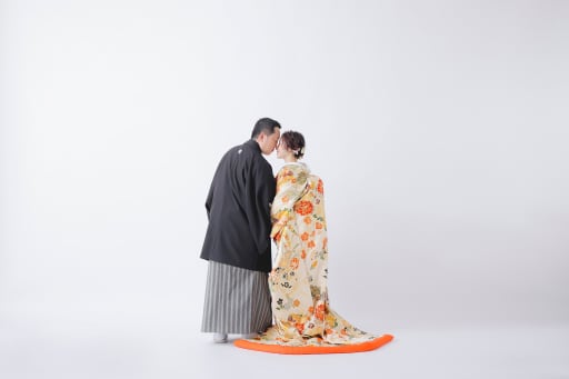 和装でも後ろ姿残せます♪全体のお着物の柄も見えて素敵ですね