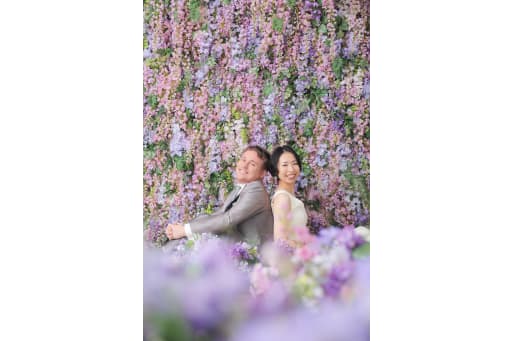 紫色に染まったお二人の色鮮やかなお写真☺︎