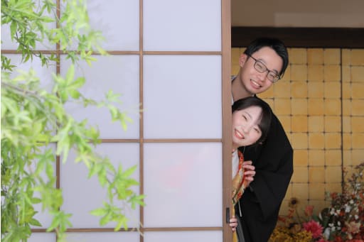 ひょっこりと顔をだすおふたり！！にこにこ笑顔が素敵ですね！！