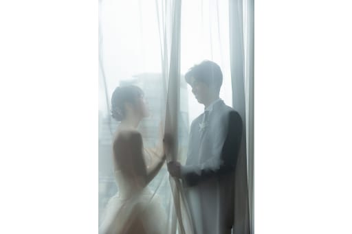 隠れるお二人と