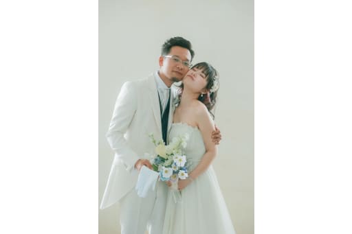 撮影の締めくくりは、ほっぺを近づけてギューッとする仲睦まじいお二人。