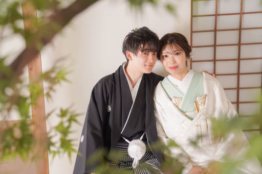 葉っぱの隙間から