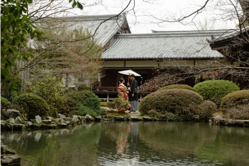 池の向こう側で