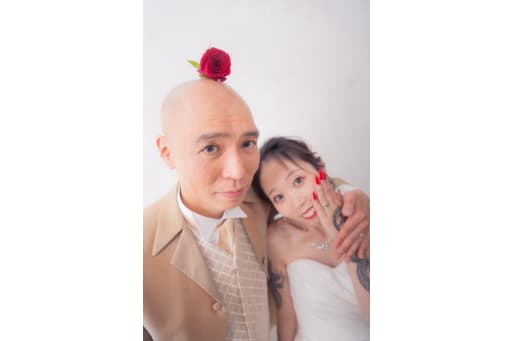 頭に薔薇