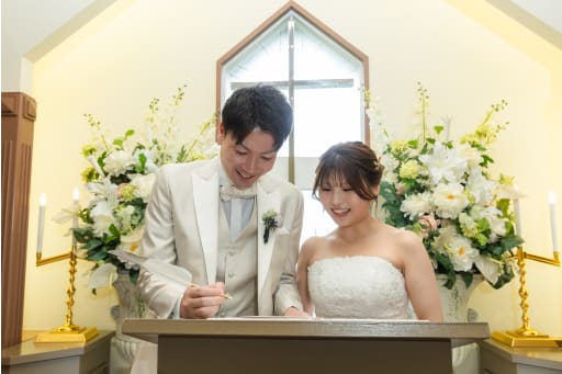 結婚式のような場面も！