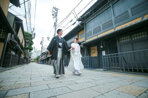 趣ある京都祗園の町中で…