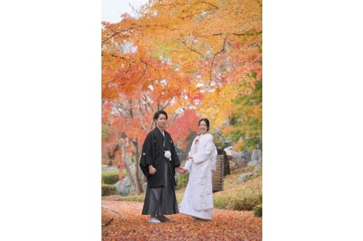 紅葉に囲まれて