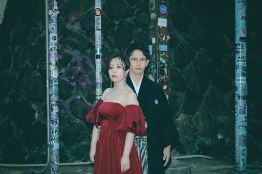 ヘアスタイルも生かして