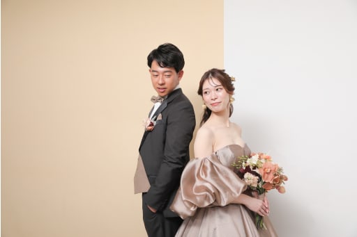 バイカラーの壁で