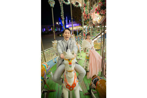 メリーゴーランドに広がる、ふたりの笑顔