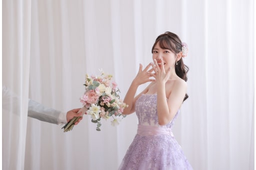 カラードレスに着替えて