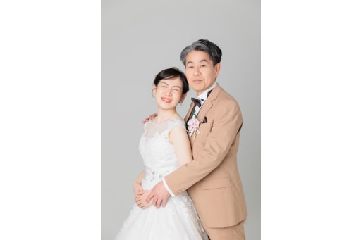 後ろからギュっと近づいて