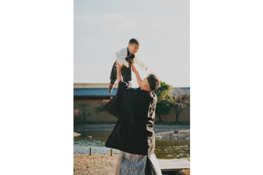 最初は少し 退屈そうでしたがパパの高い高いでご機嫌さんになりました！