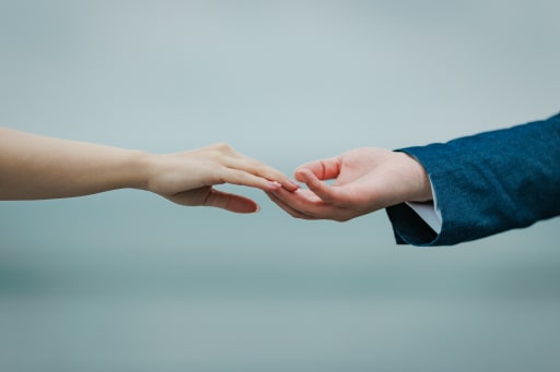 手と手