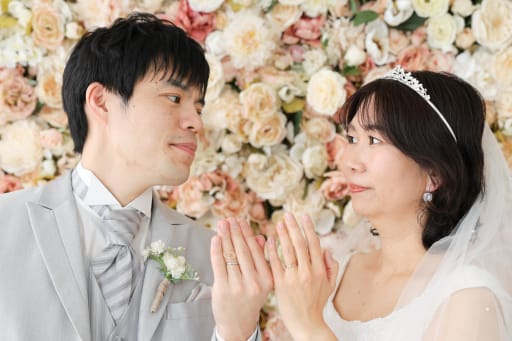 見つめ合う様子も