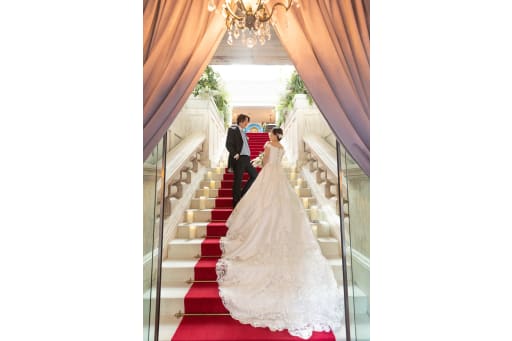 壮麗な大階段でのロングトレーン