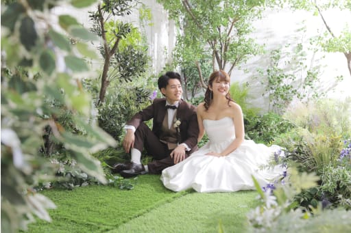 空を見上げるような雰囲気で