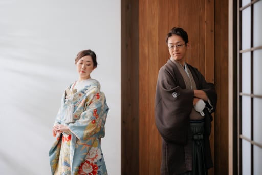 木目調の背景と白の背景を合わせてバイカラーに撮影♪